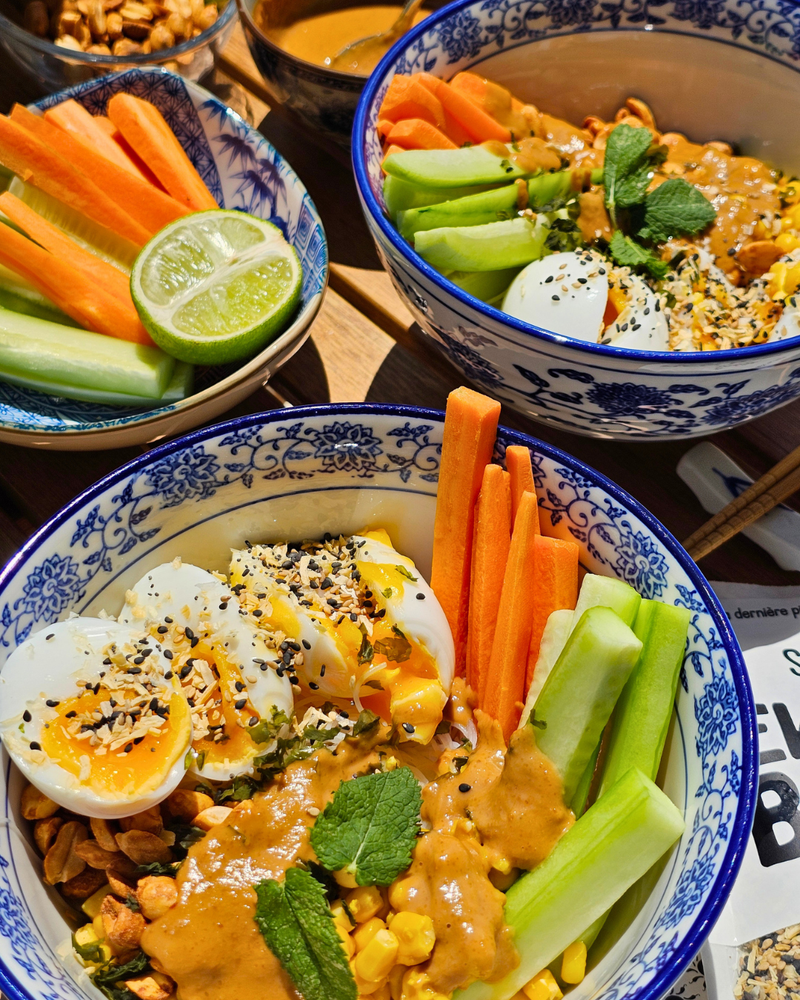 Spring Roll Bowl Fraîcheur & Œufs Mollet au New York Bagel